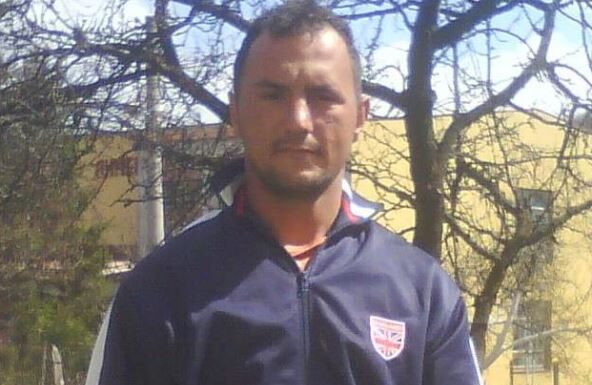 Ceo Kakanj je znao kako je Erminova žena otišla sa njeovim zetom: “Plan skovali preko Fejsbuka, ukrala dečiji dodatak da bi platila taksi kojim ide” Ceo Kakanj je znao kako je Erminova žena otišla sa njeovim zetom: "Plan skovali preko Fejsbuka, ukrala dečiji dodatak da bi platila taksi kojim ide"