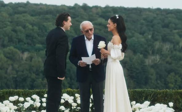 Čovek kog traži celi svet se konačno pojavio i otkrio istinu o bezobraznom plesu Viktorije Bekam: Evo šta je svedok zapravo video Čovek kog traži celi svet se konačno pojavio i otkrio istinu o bezobraznom plesu Viktorije Bekam: Evo šta je svedok zapravo video