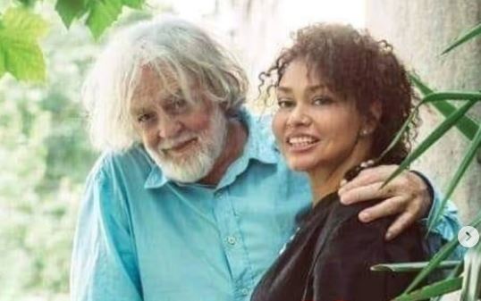 Čuveni Beograđanin zaveo 32 godine mlađu učenicu: “Moj otac ga mrzeo jer su isto godište, ubrzo nakon venčanja spremala sam mu sahranu” Čuveni Beograđanin zaveo 32 godine mlađu učenicu: "Moj otac ga mrzeo jer su isto godište, ubrzo nakon venčanja spremala sam mu sahranu"