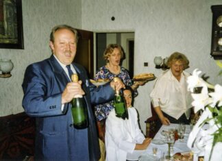 Evo kako se nekada slavila Nova godina: Fotografija iz Jugoslavije zapalila mreže Evo kako se nekada slavila Nova godina: Fotografija iz Jugoslavije zapalila mreže