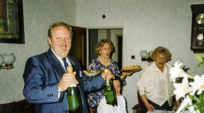 Evo kako se nekada slavila Nova godina: Fotografija iz Jugoslavije zapalila mreže Evo kako se nekada slavila Nova godina: Fotografija iz Jugoslavije zapalila mreže