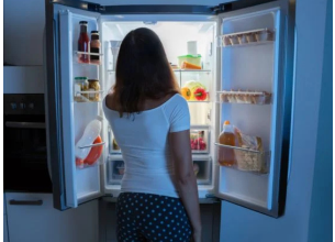 Evo šta se dešava u vašem tijelu ako jedete nakon 19 sati Evo šta se dešava u vašem tijelu ako jedete nakon 19 sati