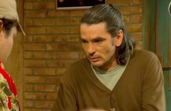 Faruka iz serije “Lud, zbunjen, normalan” danas bi malo ko prepoznao: Imao 3 operacije i potpuno osedeo Faruka iz serije "Lud, zbunjen, normalan" danas bi malo ko prepoznao: Imao 3 operacije i potpuno osedeo