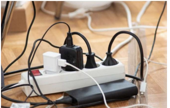 GLAVNI JE UZROČNIK VEĆINE POŽARA: Jedan kućni uređaj nikada ne uključujte u produžni kabl GLAVNI JE UZROČNIK VEĆINE POŽARA: Jedan kućni uređaj nikada ne uključujte u produžni kabl