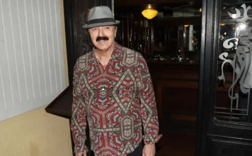 Haris Džinović ima novu partnericu, mlađa je od njega 20 godina Haris Džinović ima novu partnericu, mlađa je od njega 20 godina