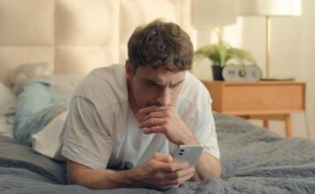 Igor je otišao na zimovanje: Umesto posle 10, vratio se iznenada nakon 3, u spavaćoj sobi je gorelo svetlo, a unutra jeziv prizor Igor je otišao na zimovanje: Umesto posle 10, vratio se iznenada nakon 3, u spavaćoj sobi je gorelo svetlo, a unutra jeziv prizor