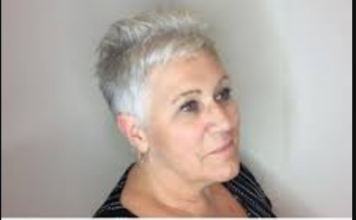 JEDINA FRIZURA KOJU BI FRIZER ZABRANIO: Postarat će svaku ženu koja ima preko 50 godina JEDINA FRIZURA KOJU BI FRIZER ZABRANIO: Postarat će svaku ženu koja ima preko 50 godina