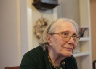 Kad je Lidija sahranjivala sina nije ni slutila da u zemlju spušta prazan kovčeg: 50 godina kasnije prima poziv koje je skamenio Kad je Lidija sahranjivala sina nije ni slutila da u zemlju spušta prazan kovčeg: 50 godina kasnije prima poziv koje je skamenio