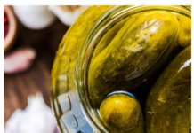 Kad ovo pročitate tečnost od kiselih krastavčića više nikada nećete baciti: Evo kako može da se iskoristi i za šta je sve dobra Kad ovo pročitate tečnost od kiselih krastavčića više nikada nećete baciti: Evo kako može da se iskoristi i za šta je sve dobra