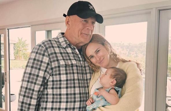 Kako izgleda život Brusa Vilisa sa demencijom? Živi u zasebnoj kući, negovatelji oko njega 24 časa, teško se kreće Kako izgleda život Brusa Vilisa sa demencijom? Živi u zasebnoj kući, negovatelji oko njega 24 časa, teško se kreće