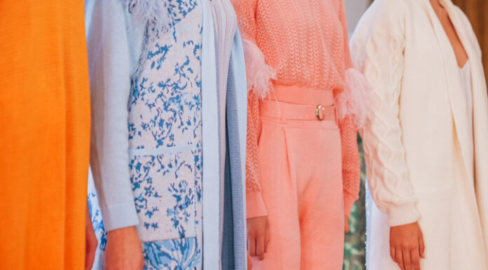 Kako kombinovati boje i uzorke poput modnih stručnjaka Kako kombinovati boje i uzorke poput modnih stručnjaka