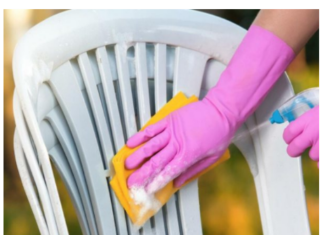 Kako najlakše očistiti bele plastične stolice? Trikovi uz koje će blistati kao da su sada stigle iz fabrike Kako najlakše očistiti bele plastične stolice? Trikovi uz koje će blistati kao da su sada stigle iz fabrike