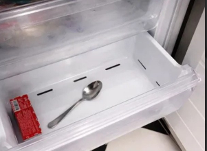 Komšinica mi je rekla zašto uvijek drži kašiku u zamrzivaču: Više joj se ne smijem i radim isto! Komšinica mi je rekla zašto uvijek drži kašiku u zamrzivaču: Više joj se ne smijem i radim isto!