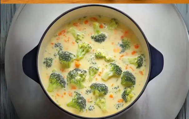 KREM ČORBA OD BROKULE I KROMPIRA – Hranjiva, ukusna i savršena za svaki dan! KREM ČORBA OD BROKULE I KROMPIRA – Hranjiva, ukusna i savršena za svaki dan!