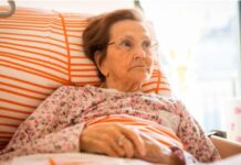 “Ljudi u staračkom domu plaču, smrde i slinave, a ovako umiru: Radeći tamo, naučio sam 7 važnih stvari” “Ljudi u staračkom domu plaču, smrde i slinave, a ovako umiru: Radeći tamo, naučio sam 7 važnih stvari”