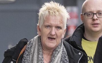 Majka je prijateljičinu ćerku držala kao robinju 25 godine i od života joj napravila pakao: Kad je ušla policija, zabezeknula se od prizora žene Majka je prijateljičinu ćerku držala kao robinju 25 godine i od života joj napravila pakao: Kad je ušla policija, zabezeknula se od prizora žene