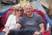 “Majka otvorila vrata strancu sa cvećem, ne sluteći da će se samo par dana kasnije dogoditi nešto jezivo” "Majka otvorila vrata strancu sa cvećem, ne sluteći da će se samo par dana kasnije dogoditi nešto jezivo"