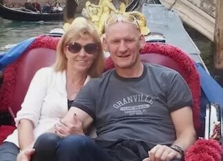 “Majka otvorila vrata strancu sa cvećem, ne sluteći da će se samo par dana kasnije dogoditi nešto jezivo” "Majka otvorila vrata strancu sa cvećem, ne sluteći da će se samo par dana kasnije dogoditi nešto jezivo"