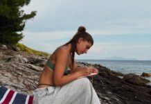 Mamu su sahranili deset dana nakon što me je rodila: Otac je ostavio kod bake i deke, a kada se 6 godina kasnije pojavio usledio je šok Mamu su sahranili deset dana nakon što me je rodila: Otac je ostavio kod bake i deke, a kada se 6 godina kasnije pojavio usledio je šok