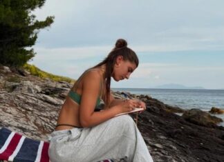 Mamu su sahranili deset dana nakon što me je rodila: Otac je ostavio kod bake i deke, a kada se 6 godina kasnije pojavio usledio je šok Mamu su sahranili deset dana nakon što me je rodila: Otac je ostavio kod bake i deke, a kada se 6 godina kasnije pojavio usledio je šok