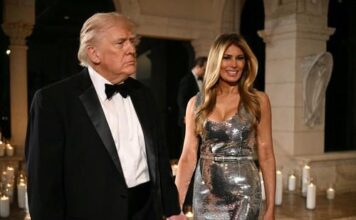 Melanija je za doček Nove godine obukla toliko usku haljinu da su joj grudi iskakale iz dekoltea: Najprovokativnije izdanje prve dame Melanija je za doček Nove godine obukla toliko usku haljinu da su joj grudi iskakale iz dekoltea: Najprovokativnije izdanje prve dame