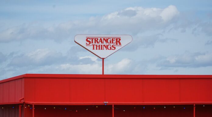 Najk ne prestaje da iznenađuje, stižu „Stranger Things“ patike inspirisane Upside Down-om Najk ne prestaje da iznenađuje, stižu „Stranger Things“ patike inspirisane Upside Down-om