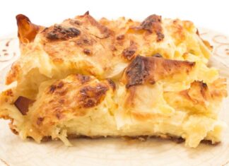 Najprostija gibanica sa sirom: Gotova je za 10 minuta, a rastresita je i mekana Najprostija gibanica sa sirom: Gotova je za 10 minuta, a rastresita je i mekana