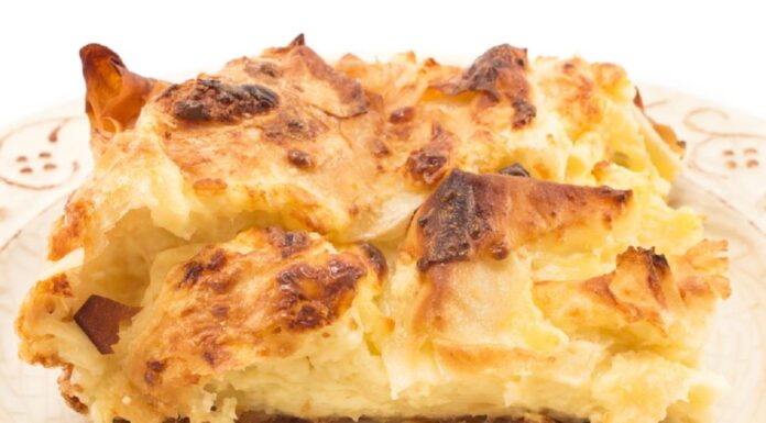 Najprostija gibanica sa sirom: Gotova je za 10 minuta, a rastresita je i mekana Najprostija gibanica sa sirom: Gotova je za 10 minuta, a rastresita je i mekana