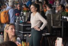 Najtužnija milionerka više ne liči na sebe: Uz bogatstvo nasledila i kletvu bahate porodice, muž joj priredio pakao kakav nije mogla da zamisli Najtužnija milionerka više ne liči na sebe: Uz bogatstvo nasledila i kletvu bahate porodice, muž joj priredio pakao kakav nije mogla da zamisli