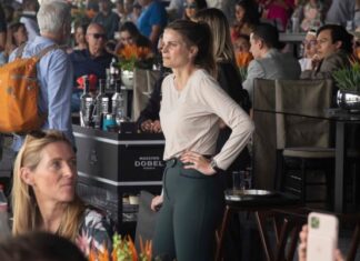 Najtužnija milionerka više ne liči na sebe: Uz bogatstvo nasledila i kletvu bahate porodice, muž joj priredio pakao kakav nije mogla da zamisli Najtužnija milionerka više ne liči na sebe: Uz bogatstvo nasledila i kletvu bahate porodice, muž joj priredio pakao kakav nije mogla da zamisli