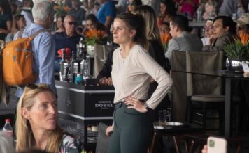 Najtužnija milionerka više ne liči na sebe: Uz bogatstvo nasledila i kletvu bahate porodice, muž joj priredio pakao kakav nije mogla da zamisli Najtužnija milionerka više ne liči na sebe: Uz bogatstvo nasledila i kletvu bahate porodice, muž joj priredio pakao kakav nije mogla da zamisli