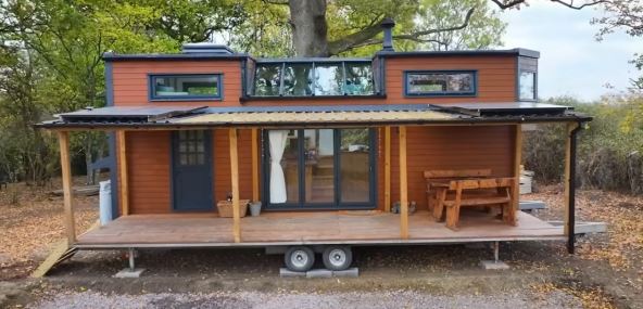 Nakon 29 godina braka muž ju je ostavio, a ona je uzela svu ušteđevinu i sama sebi napravila kuću iz snova Nakon 29 godina braka muž ju je ostavio, a ona je uzela svu ušteđevinu i sama sebi napravila kuću iz snova