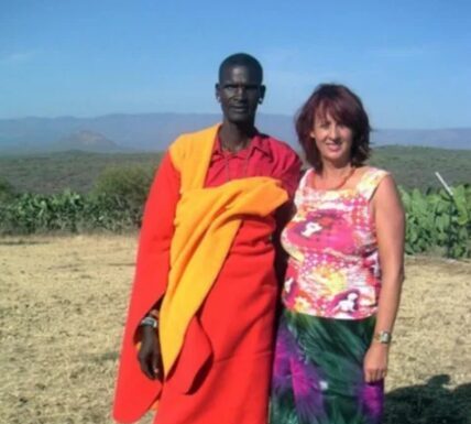 NAPUSTlLA JE SVE je sve, udala se za čoveka iz Masai plemena l ŽlVJELA U KUĆl 0D lZMETA: Čim je legla sa njim znala je šta sledi NAPUSTlLA JE SVE je sve, udala se za čoveka iz Masai plemena l ŽlVJELA U KUĆl 0D lZMETA: Čim je legla sa njim znala je šta sledi