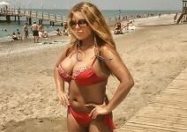 Ocu muslimanu uputila je izvinjenje što je promenila veru i otpevala najveći hit o pravoslavlju: Iz bede je izvukao Saša Popović Ocu muslimanu uputila je izvinjenje što je promenila veru i otpevala najveći hit o pravoslavlju: Iz bede je izvukao Saša Popović