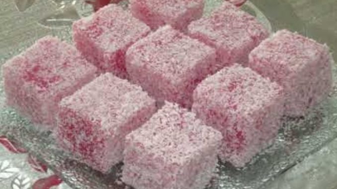 Osvježavajući griz kolač sa pudingom od jagode – bez pečenja Osvježavajući griz kolač sa pudingom od jagode – bez pečenja