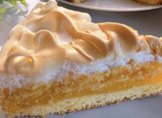 OVAJ ZIMSKI KOLAČ POSTAO JE PRAVI HIT – VOĆNA KREMA I SNIJEG OD BJELANACA ZA SAVRŠEN OKUS ❄️🍰