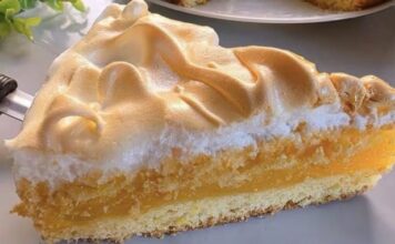 OVAJ ZIMSKI KOLAČ POSTAO JE PRAVI HIT – VOĆNA KREMA I SNIJEG OD BJELANACA ZA SAVRŠEN OKUS ❄️🍰