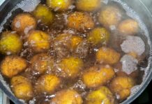 Ovako će bareni krompir imati duplo lepši ukus: Samo dodajte ovaj sastojak u šerpu Ovako će bareni krompir imati duplo lepši ukus: Samo dodajte ovaj sastojak u šerpu