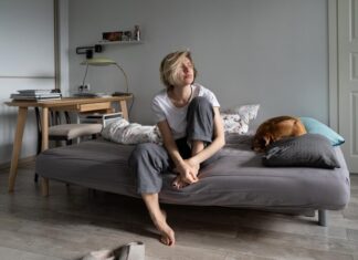 Ovako se ponaša žena kojoj nedostaje pažnja u spavaćoj sobi: Ako radi jednu stvar to je jasan znak da joj fali muški dodir Ovako se ponaša žena kojoj nedostaje pažnja u spavaćoj sobi: Ako radi jednu stvar to je jasan znak da joj fali muški dodir