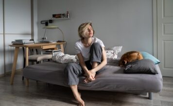 Ovako se ponaša žena kojoj nedostaje pažnja u spavaćoj sobi: Ako radi jednu stvar to je jasan znak da joj fali muški dodir Ovako se ponaša žena kojoj nedostaje pažnja u spavaćoj sobi: Ako radi jednu stvar to je jasan znak da joj fali muški dodir