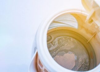 Ovo svi imaju u kući a ne znaju da skida kamenac bolje od bilo koje hemije: Slavine, mašina za sudove ili kuvalo za vodu će zablistati kao da su tek kupljeni Ovo svi imaju u kući a ne znaju da skida kamenac bolje od bilo koje hemije: Slavine, mašina za sudove ili kuvalo za vodu će zablistati kao da su tek kupljeni