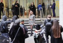 Ovog proleća iz ormara izbacije 1 komad: Prošle godine bio ultra popularan, ove će biti ozbiljan promašaj Ovog proleća iz ormara izbacije 1 komad: Prošle godine bio ultra popularan, ove će biti ozbiljan promašaj