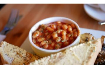 Pasulj bez mesa na turski način: Jedan sastojak daje mu poseban šmek, smazaćete ga očas posla, nema greške Pasulj bez mesa na turski način: Jedan sastojak daje mu poseban šmek, smazaćete ga očas posla, nema greške