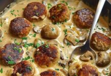 PEČENE ĆUFTE U KREMASTOM SOSU OD ŠAMPINJONA – NEODOLJIVO UKUSNE! 🍽️