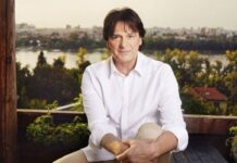 Pjevačica otkrila nakon 40 godina: “Gola Čolu čekala u krevetu” Pjevačica otkrila nakon 40 godina: “Gola Čolu čekala u krevetu”