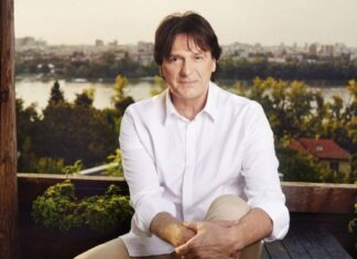 Pjevačica otkrila nakon 40 godina: “Gola Čolu čekala u krevetu” Pjevačica otkrila nakon 40 godina: “Gola Čolu čekala u krevetu”