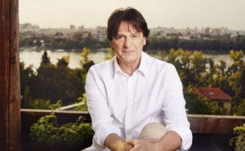 Pjevačica otkrila nakon 40 godina: “Gola Čolu čekala u krevetu” Pjevačica otkrila nakon 40 godina: “Gola Čolu čekala u krevetu”