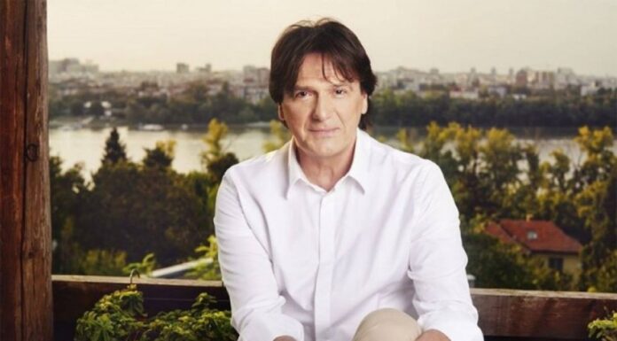 Pjevačica otkrila nakon 40 godina: “Gola Čolu čekala u krevetu” Pjevačica otkrila nakon 40 godina: “Gola Čolu čekala u krevetu”