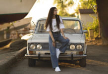 Povratak 70-ih: Kako nositi najveći retro trend jeseni 2025. Povratak 70-ih: Kako nositi najveći retro trend jeseni 2025.