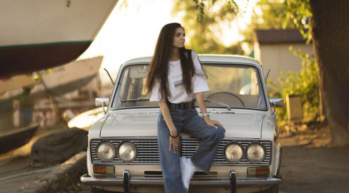 Povratak 70-ih: Kako nositi najveći retro trend jeseni 2025. Povratak 70-ih: Kako nositi najveći retro trend jeseni 2025.